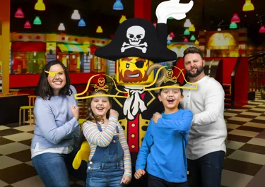 8609 Legoland Discovery Centre Hero Shot Pirate School