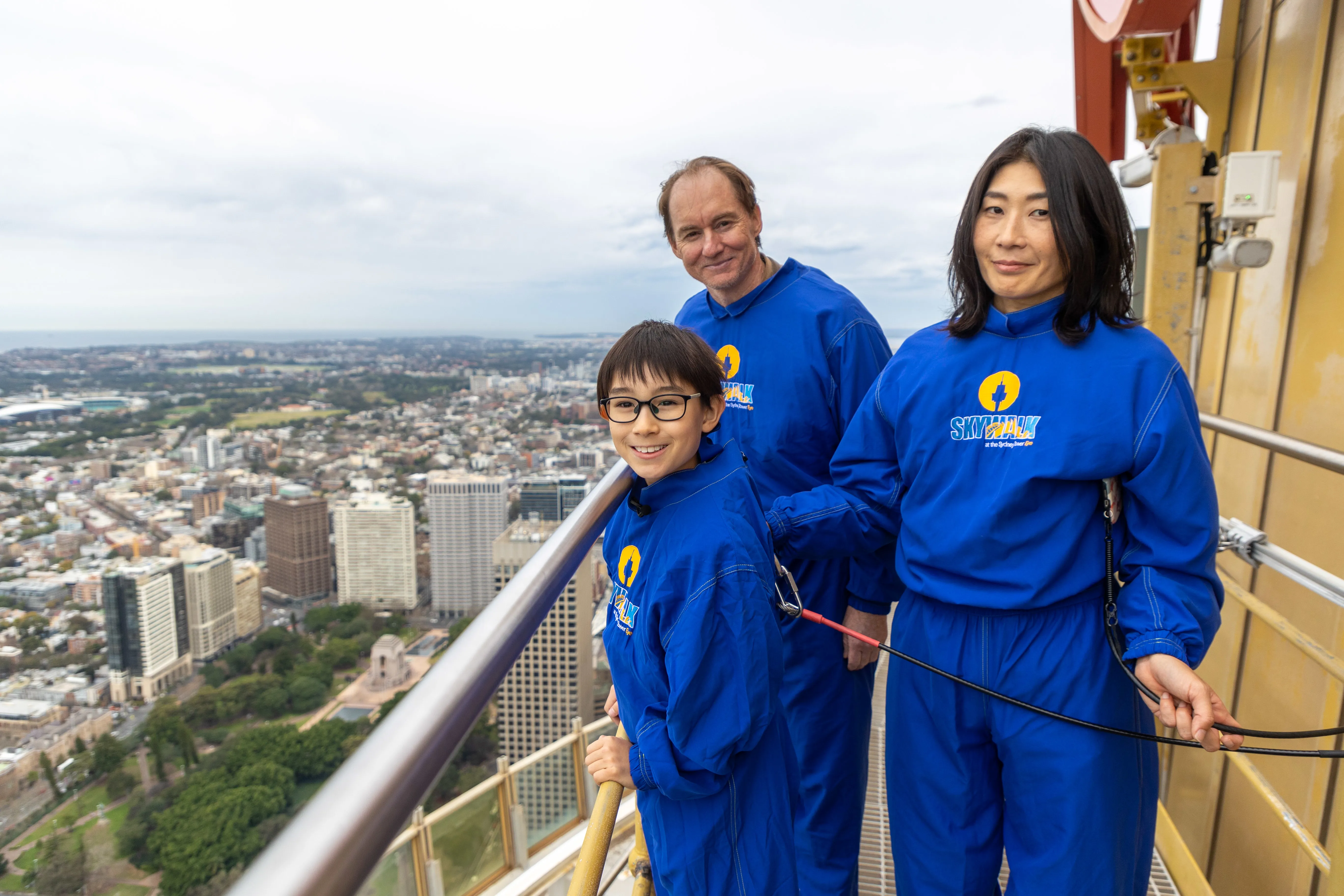 Arato And Family Enjoy SKYWALK 5